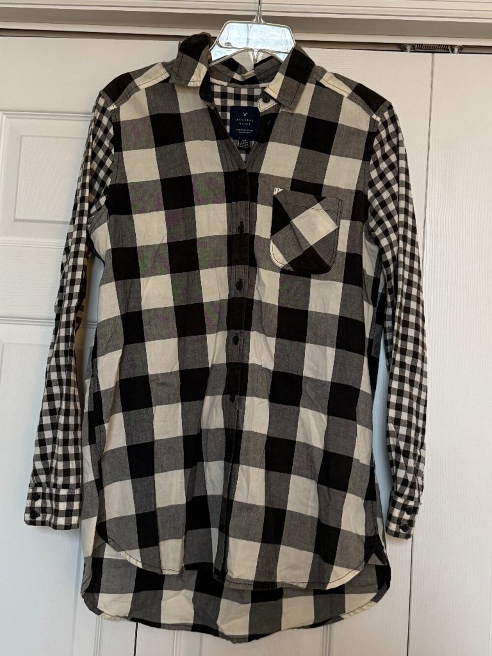 American Eagle Plaid Jegging Button Up Shirt Black and White Small